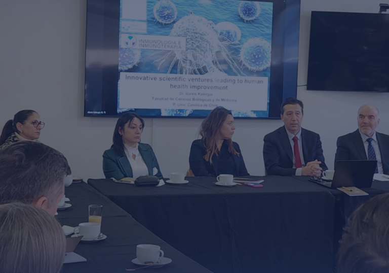 El Dr. Alexis Kalergis lidera encuentro de ForoInnovación que reunió a referentes de la ciencia, la industria, la innovación y la salud